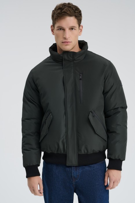 зимняя куртка с капюшоном от бренда снежная королева вид слева