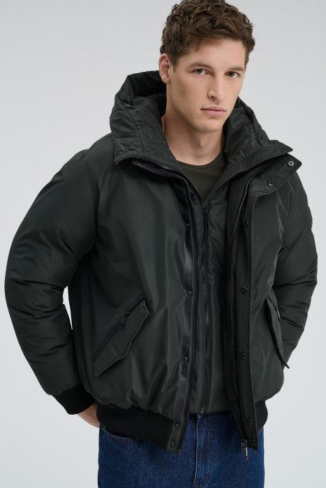 зимняя куртка с капюшоном по цене 4640 руб вид справа