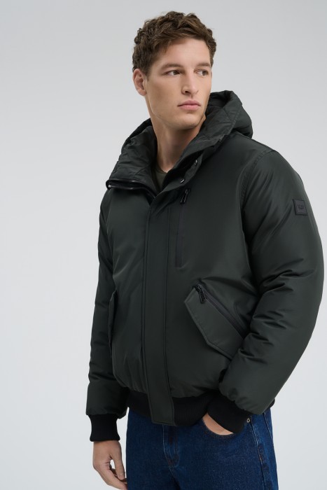 зимняя куртка с капюшоном из россии вид сбоку