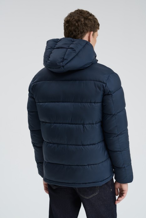 зимняя куртка с капюшоном по цене 5370 руб вид справа