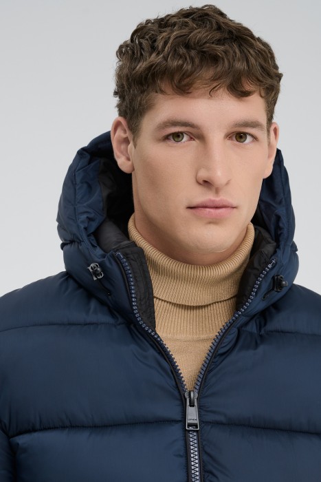 зимняя куртка с капюшоном из россии вид сбоку