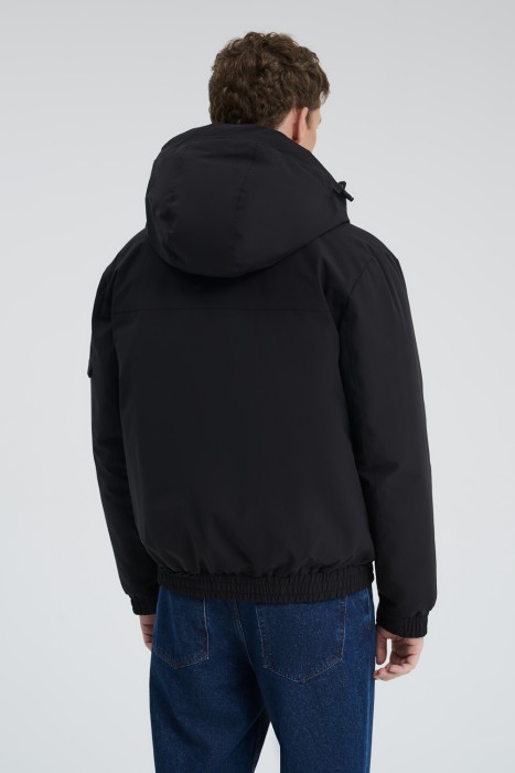 зимняя куртка с капюшоном из россии вид сбоку