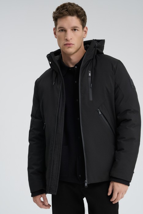 зимняя куртка с капюшоном от бренда снежная королева вид слева