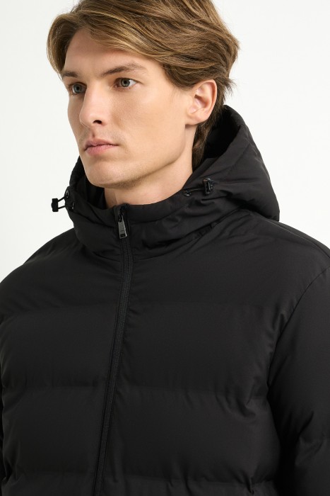 зимняя куртка с капюшоном из россии вид сбоку