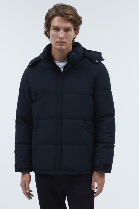 зимняя куртка с капюшоном от бренда снежная королева вид слева