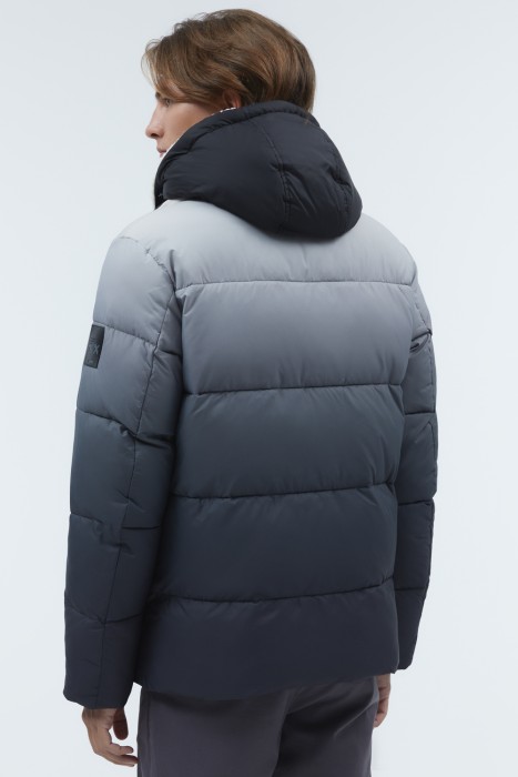 зимняя куртка с капюшоном из россии вид сбоку