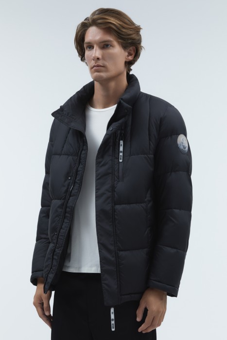 зимняя куртка с капюшоном от бренда снежная королева вид слева