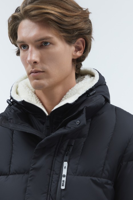 зимняя куртка с капюшоном из россии вид сбоку