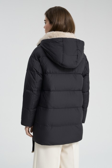 зимняя куртка с капюшоном по цене 11080 руб вид справа