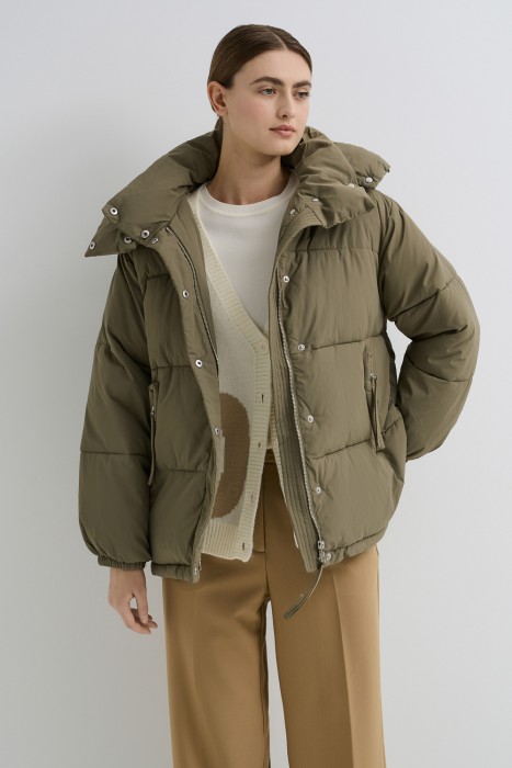 зимняя куртка с капюшоном по цене 4560 руб вид справа