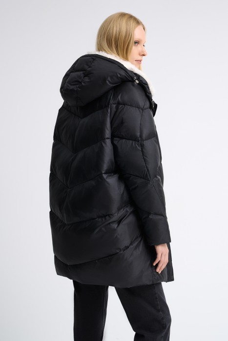 зимняя куртка с капюшоном по цене 5210 руб вид справа