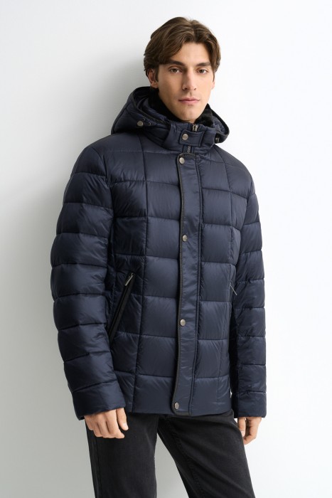 зимняя куртка с капюшоном от бренда снежная королева вид слева