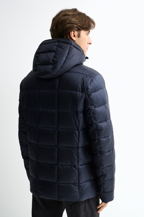 зимняя куртка с капюшоном по цене 8230 руб вид справа