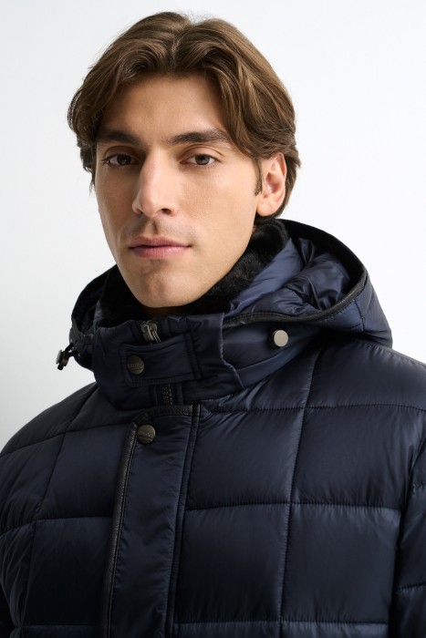 зимняя куртка с капюшоном из россии вид сбоку