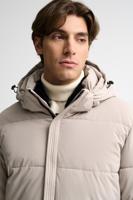 зимняя куртка с капюшоном из россии вид сбоку