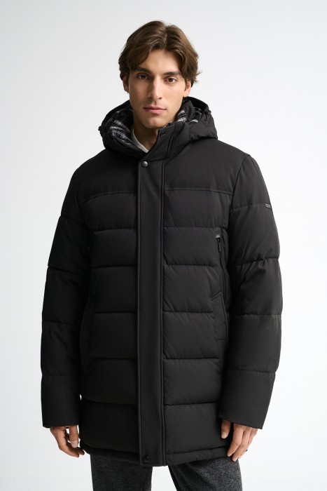 зимняя куртка с капюшоном от бренда снежная королева вид слева