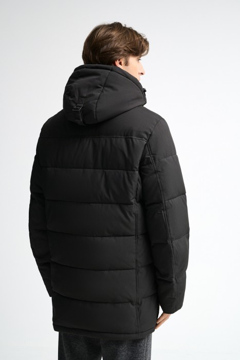 зимняя куртка с капюшоном по цене 5460 руб вид справа
