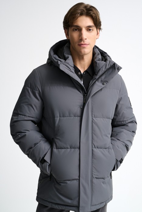 зимняя куртка с капюшоном от бренда снежная королева вид слева