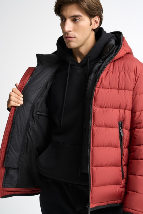 зимняя куртка с капюшоном из россии вид сбоку