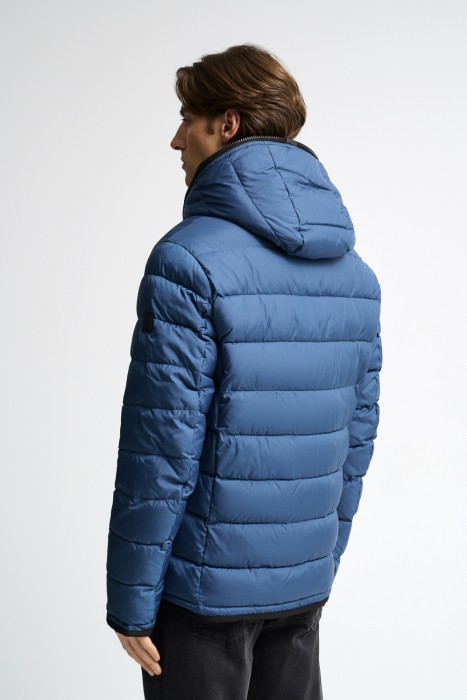 зимняя куртка с капюшоном по цене 9040 руб вид справа