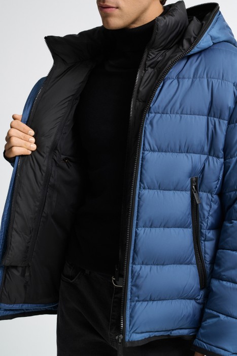 зимняя куртка с капюшоном из россии вид сбоку