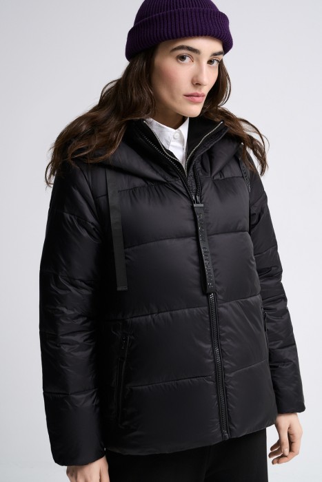 зимняя куртка с капюшоном от бренда снежная королева вид слева