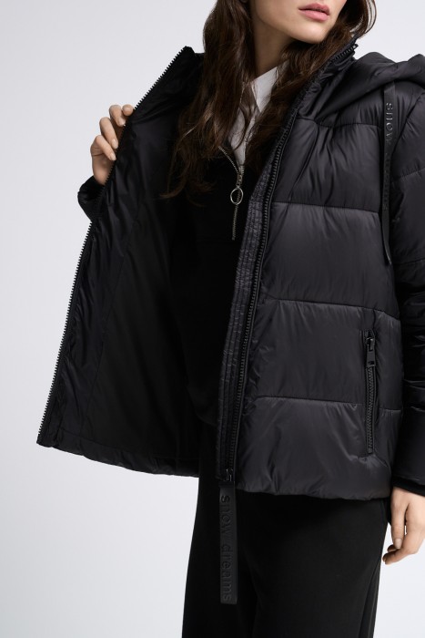 зимняя куртка с капюшоном из россии вид сбоку