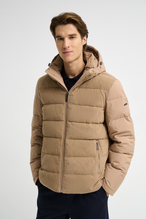 зимняя куртка с капюшоном от бренда снежная королева вид слева