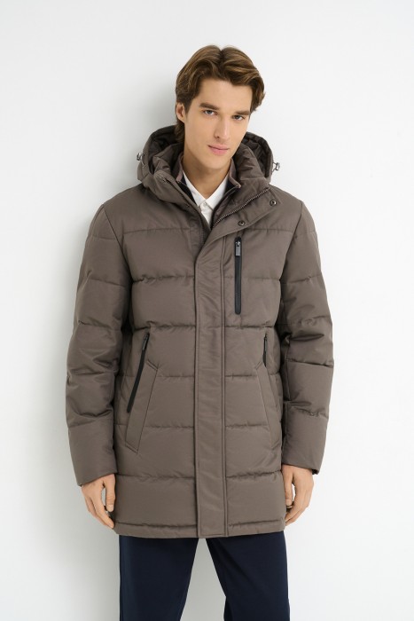 зимняя куртка с капюшоном от бренда снежная королева вид слева