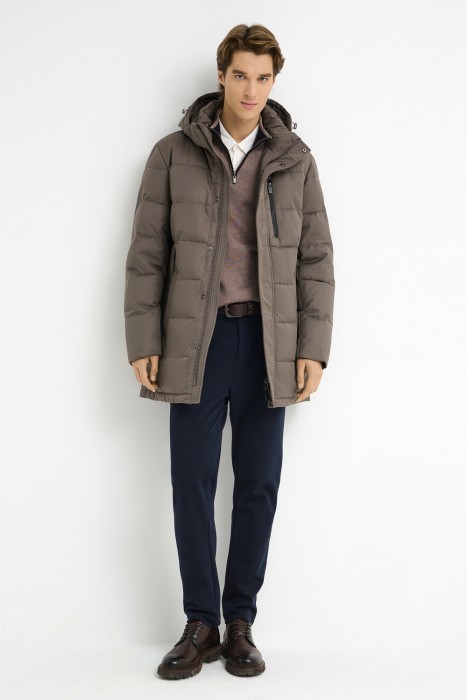 зимняя куртка с капюшоном из россии вид сбоку