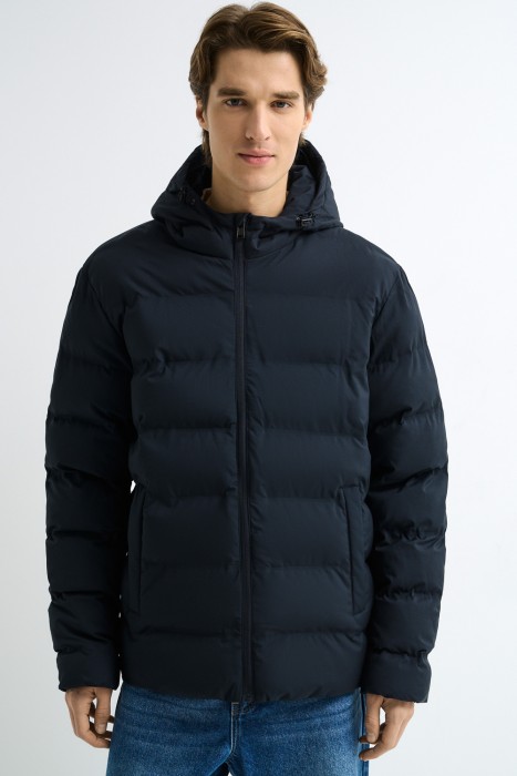 зимняя куртка с капюшоном от бренда снежная королева вид слева