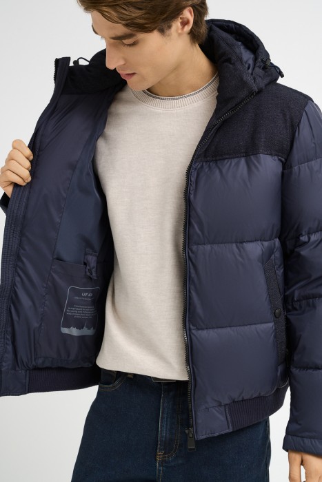 зимняя куртка с капюшоном из россии вид сбоку