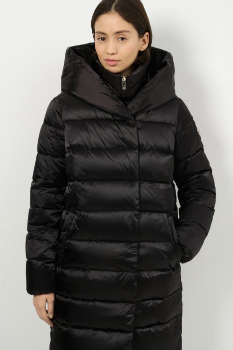 зимняя куртка с капюшоном от бренда снежная королева вид слева