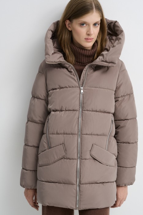 зимняя куртка с капюшоном от бренда снежная королева вид слева