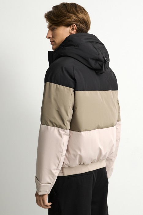 зимняя куртка с капюшоном по цене 4960 руб вид справа