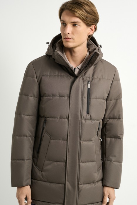 зимняя куртка с капюшоном от бренда снежная королева вид слева