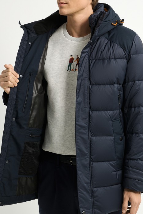 зимняя куртка с капюшоном из россии вид сбоку