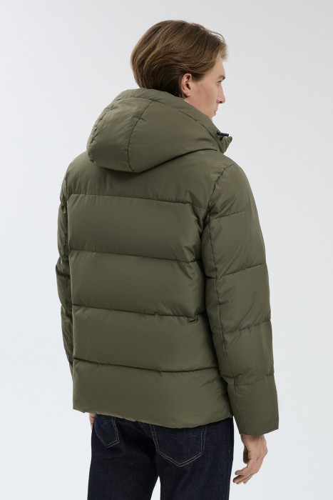 зимняя куртка с капюшоном по цене 4560 руб вид справа