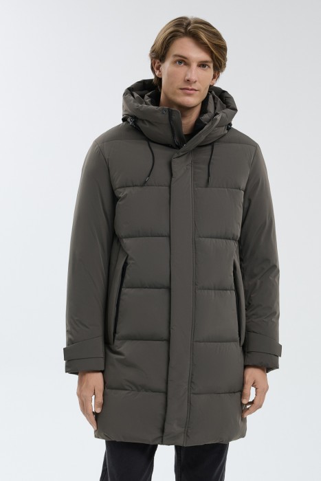 зимняя куртка с капюшоном от бренда снежная королева вид слева