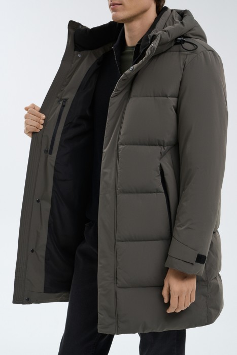 зимняя куртка с капюшоном из россии вид сбоку