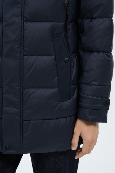 зимняя куртка с капюшоном из россии вид сбоку