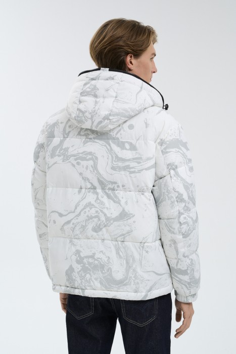 зимняя куртка с капюшоном из россии вид сбоку