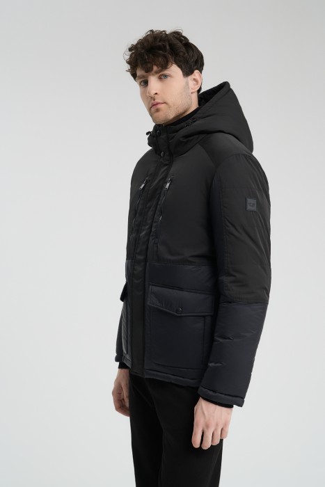 зимняя куртка с капюшоном от бренда снежная королева вид слева