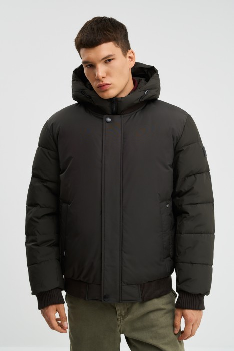 зимняя куртка с капюшоном от бренда снежная королева вид слева