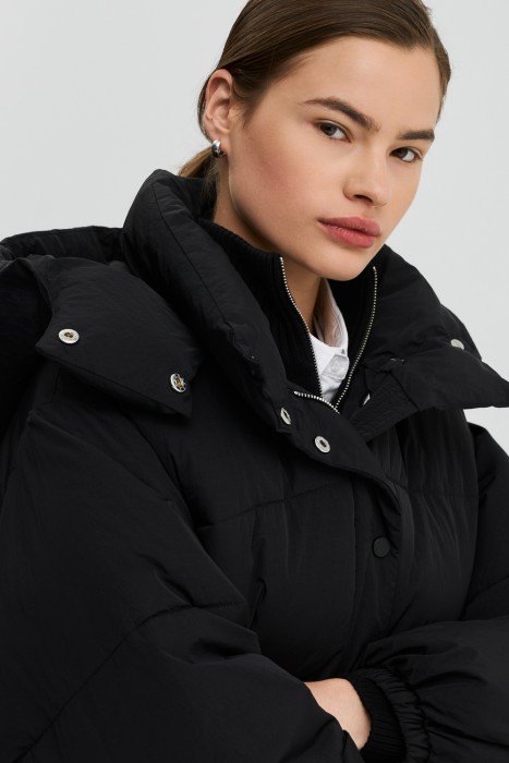 зимняя куртка с капюшоном из россии вид сбоку