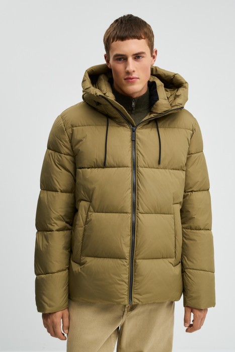 зимняя куртка с капюшоном от бренда снежная королева вид слева