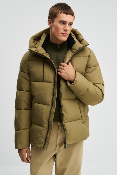 зимняя куртка с капюшоном из россии вид сбоку