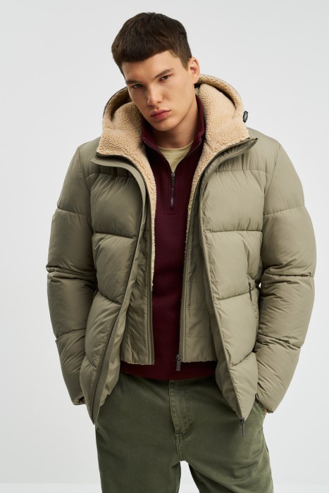 зимняя куртка с капюшоном от бренда снежная королева вид слева