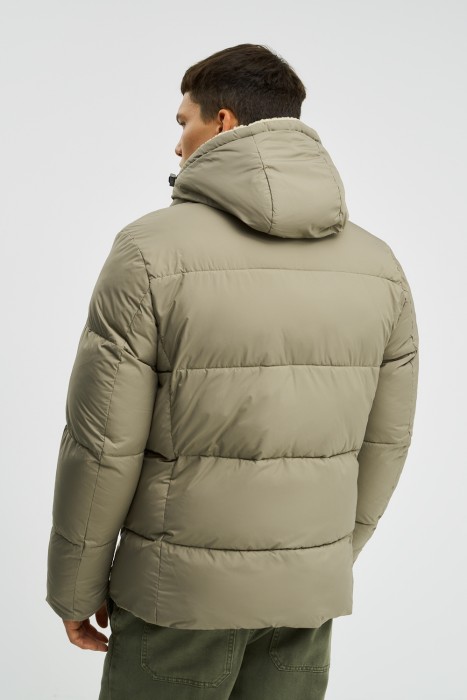 зимняя куртка с капюшоном по цене 5370 руб вид справа