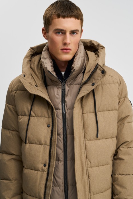 зимняя куртка с капюшоном из россии вид сбоку